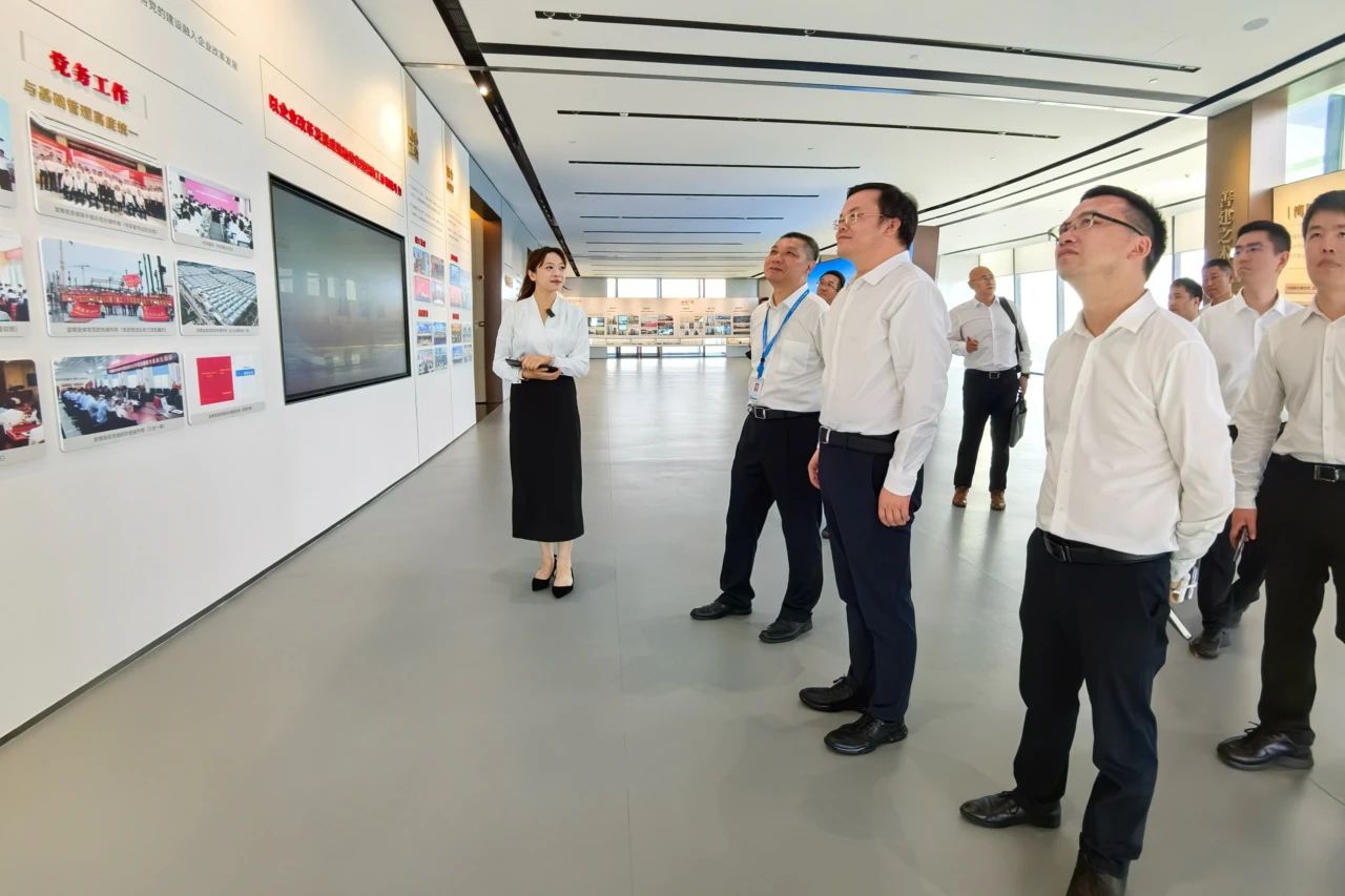 惠乐怡一行赴中建四局开展业务座谈交流2.jpg